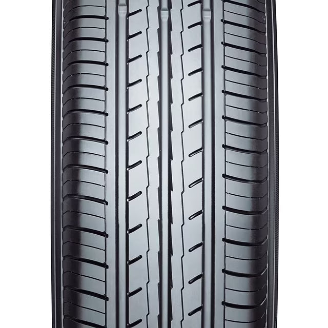Llanta 225/45 R17 YOKOHAMA BLUEARTH ES32 94V