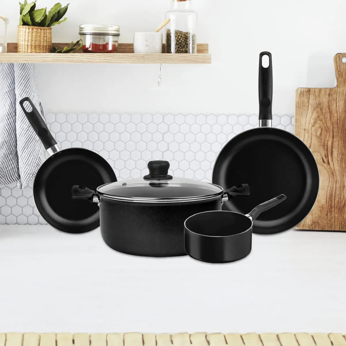 Batería de Cocina T-Fal Inicia de Aluminio Antiadherente, 5 Piezas, Negro