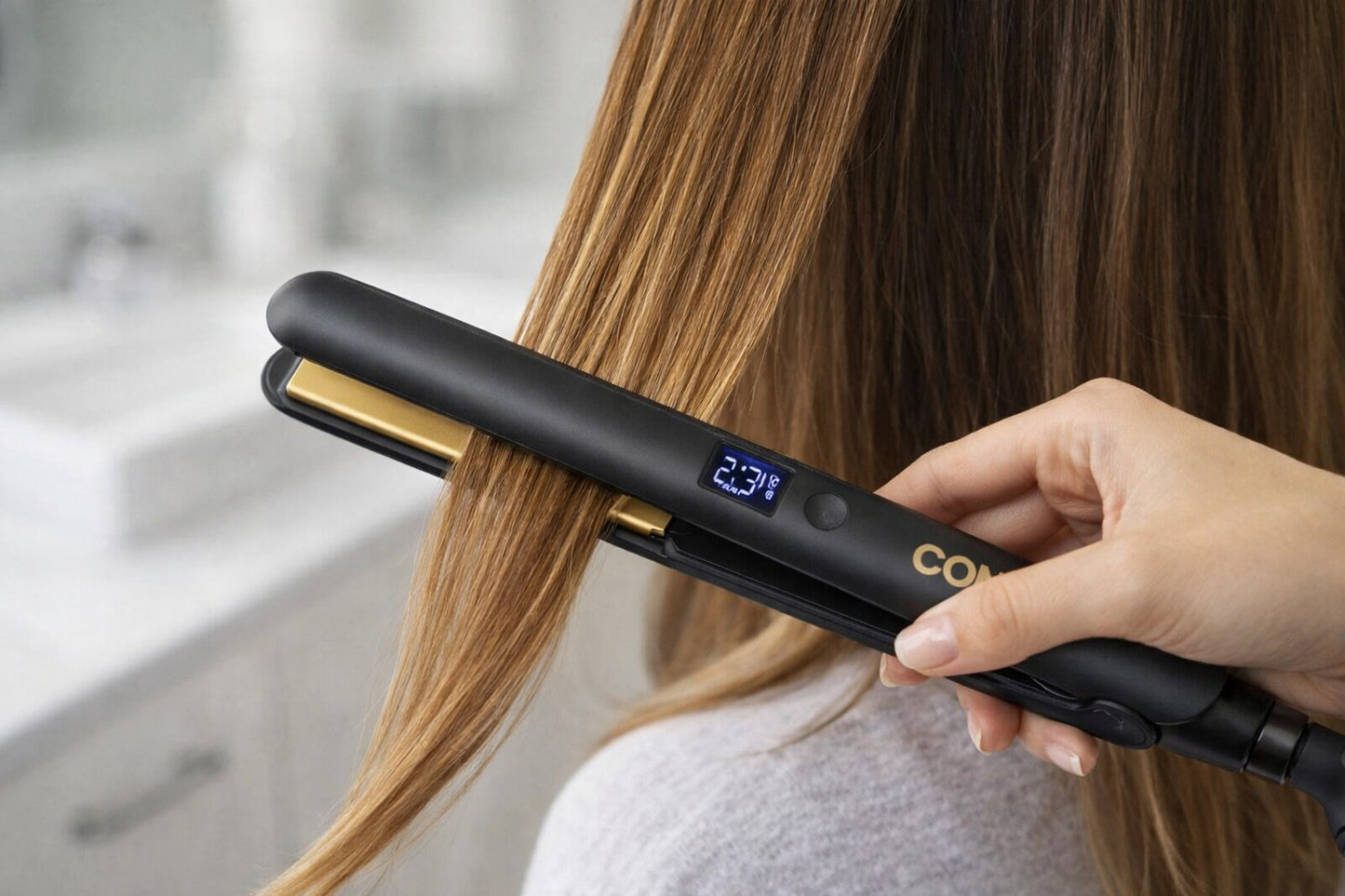 Alaciadora Con Infusión de Keratina y Colágeno Digital de Cerámica CONAIR Negra MK